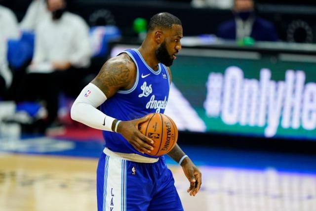 朱芳雨：想问问王哲林的情况 他把我微信删了