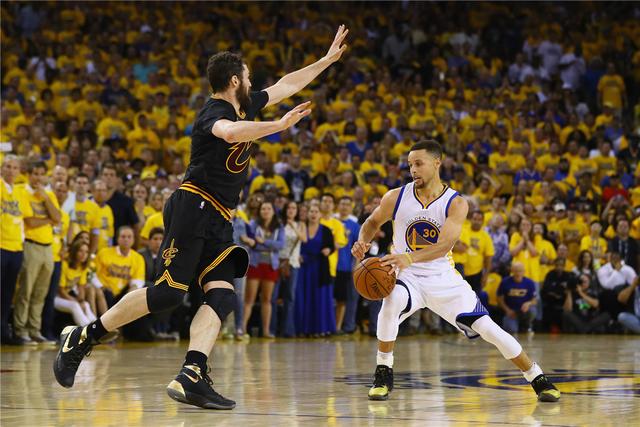 欧文末节超神东契奇22+15 独行侠险胜雷霆2-1