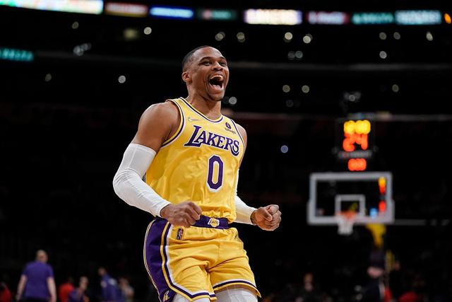 雄鹿胜活塞7连胜晋级淘汰赛 骑士送奇才15连败